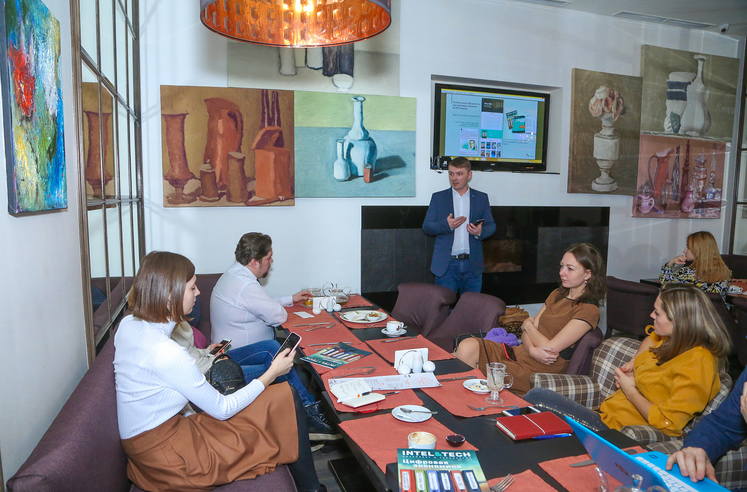 Серия из 10 бизнес-завтраков для B2B-коммуникаторов