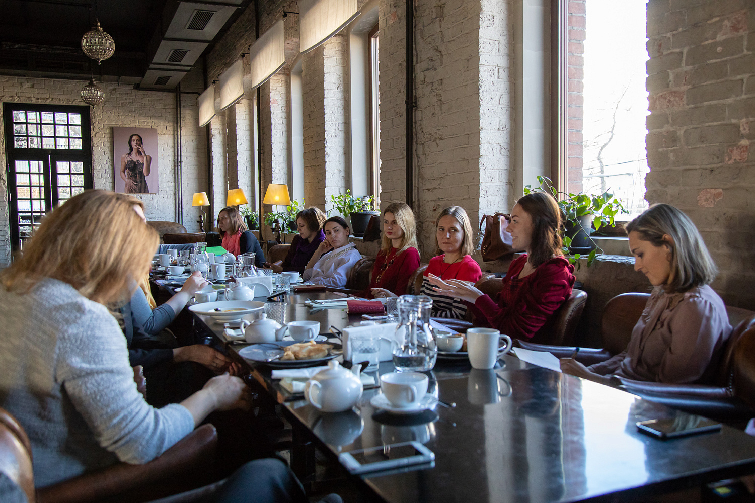 Серия из 10 бизнес-завтраков для B2B-коммуникаторов