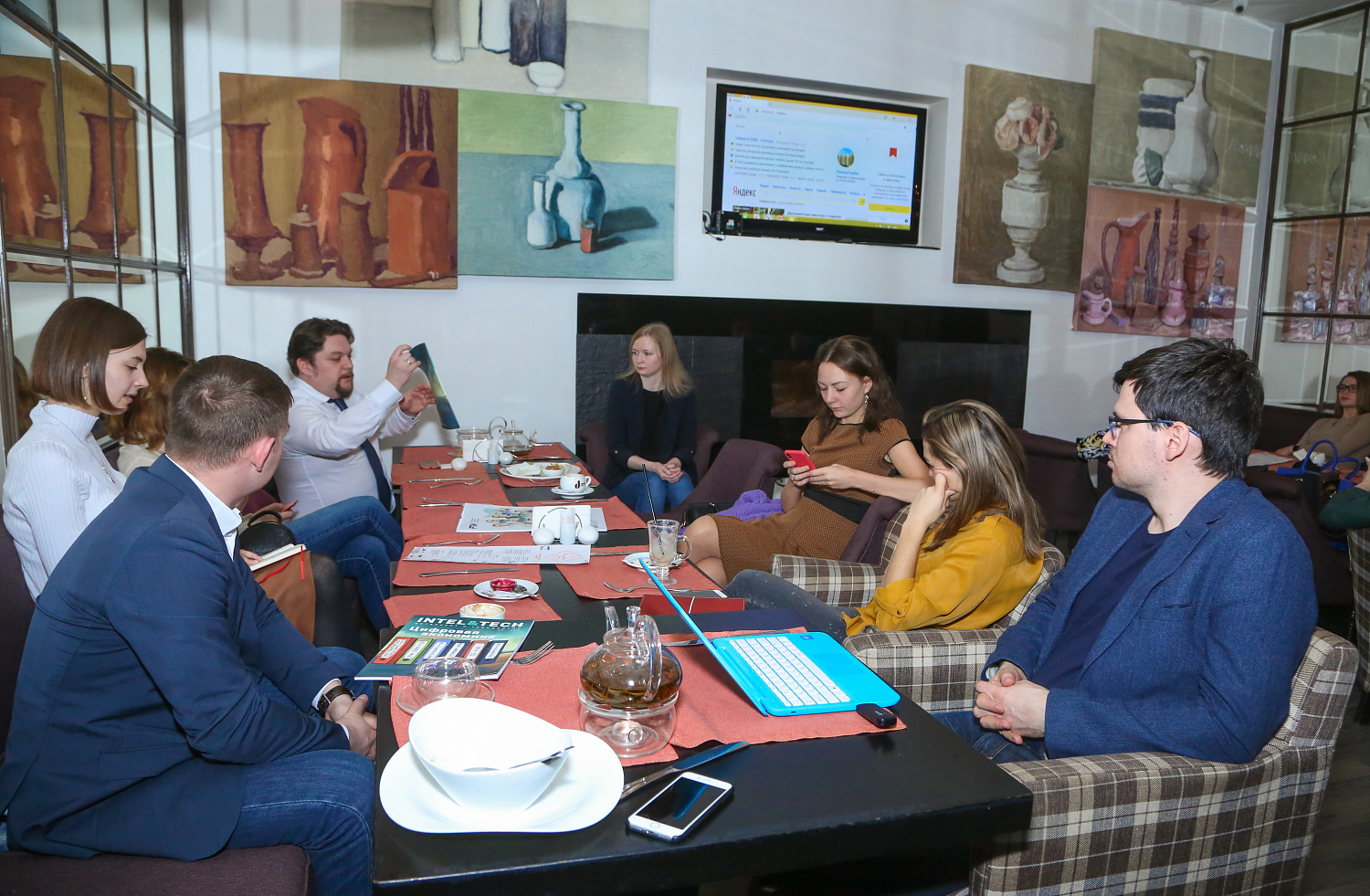 Серия из 10 бизнес-завтраков для B2B-коммуникаторов